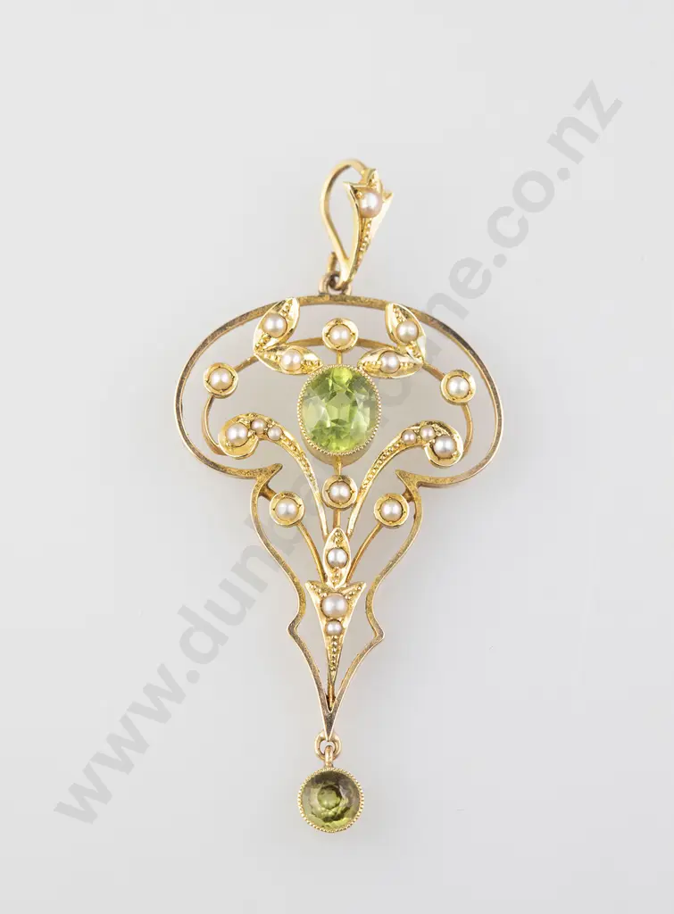 Edwardian 15ct Peridot and Pearl Shield Pendant Image 1++