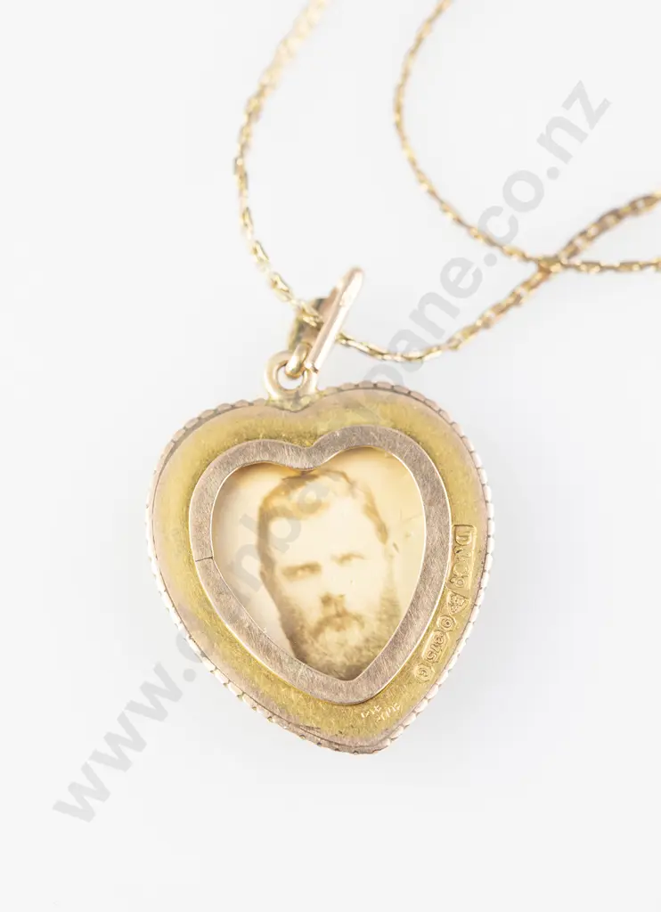 Victorian 9ct Heart Photo Locket Image 1++
