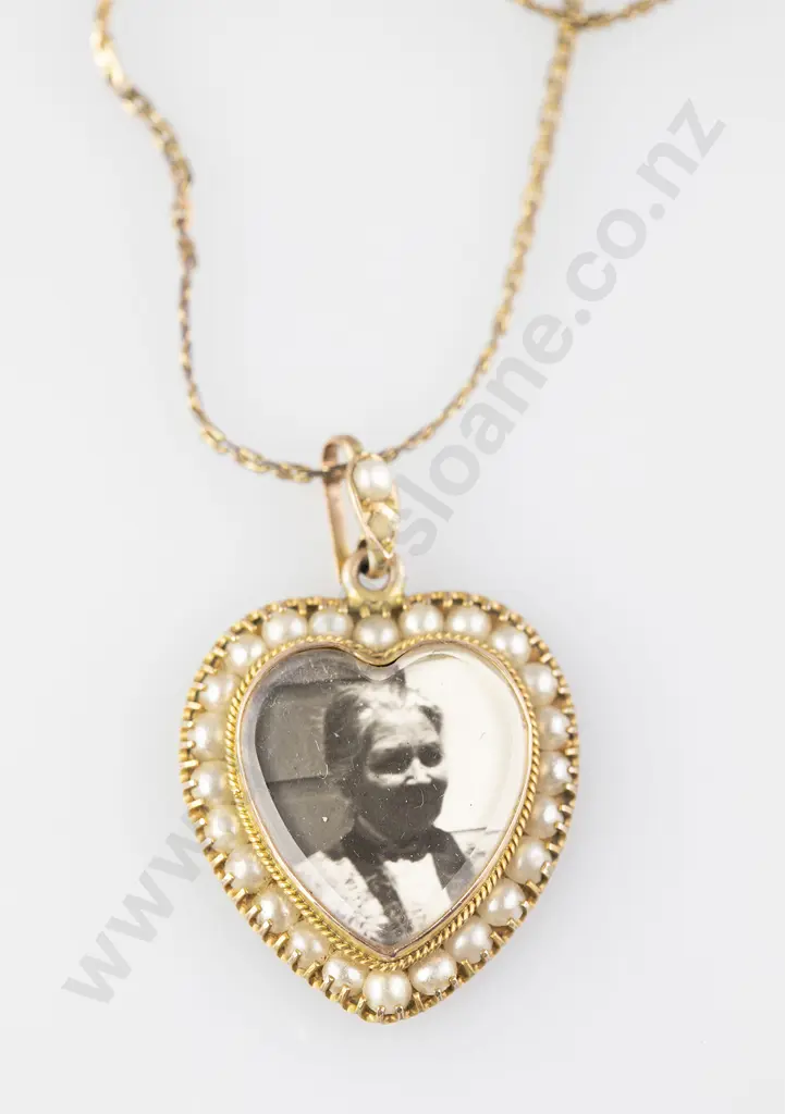 Victorian 9ct Heart Photo Locket Image 1++