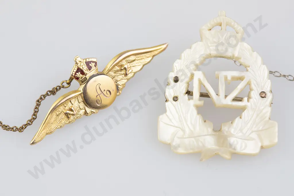 WWI 12ct NZ Flying Corp Brooch and other Image 1++