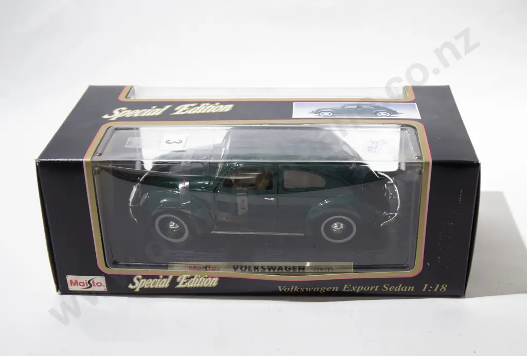 Maisto Special Edition VW Sedan 1:18 Scale Image 1++