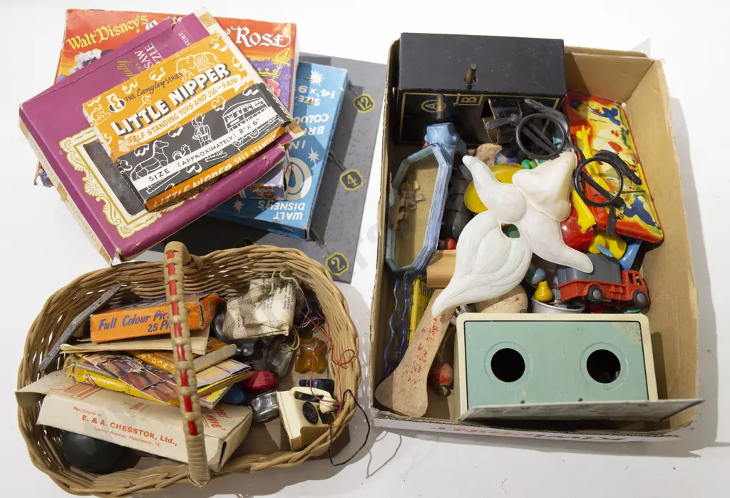 Qty of Vintage Puzzles and Toys Image 1++