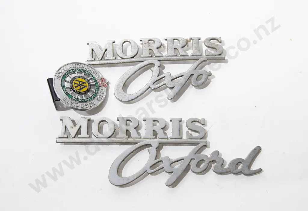 Two Vintage Morris Car Signs and AA Badge Image 1++