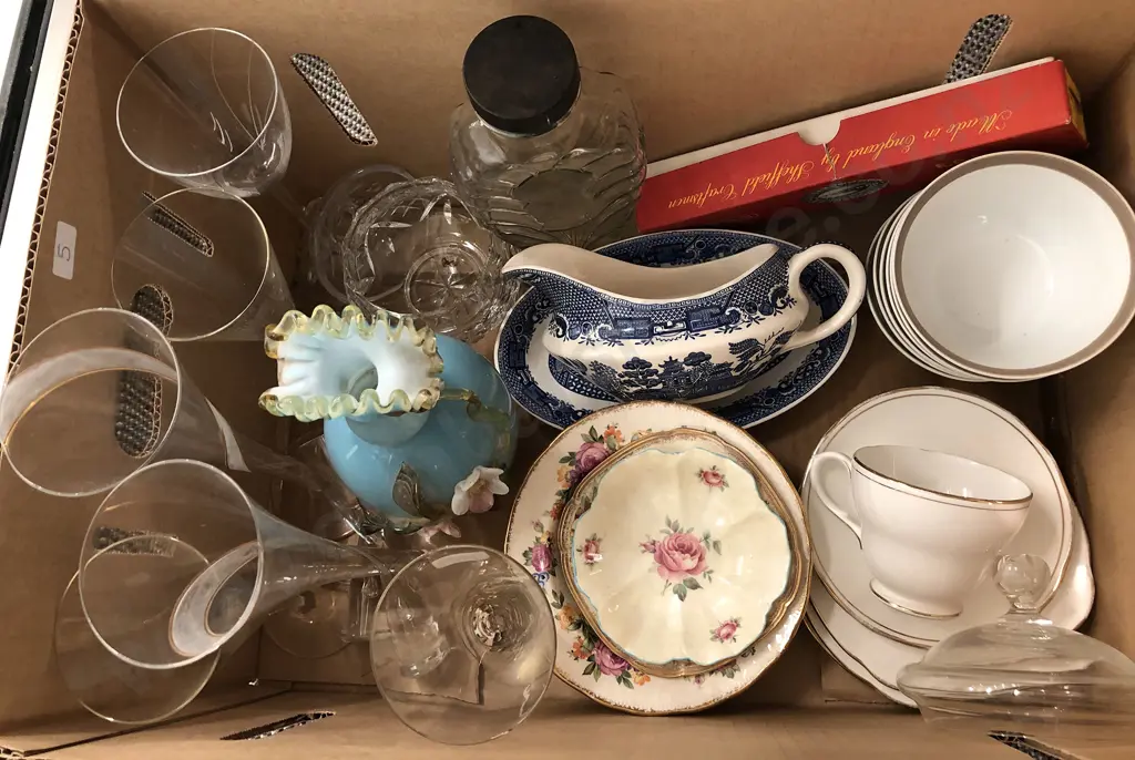 Box of Mixed China and Glassware Image 1++