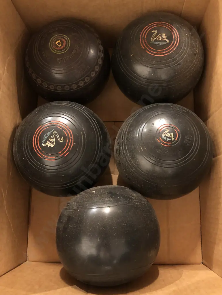 Five Lawn Bowls Image 1++