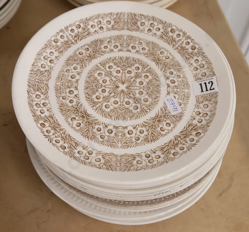 Qty of NZ Retro Dinner Plates Image 1++