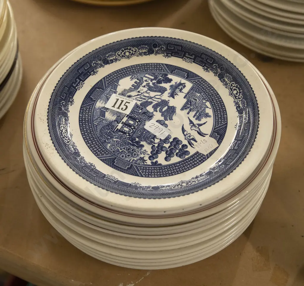 Qty of NZ Retro Dinner Plates Image 1++