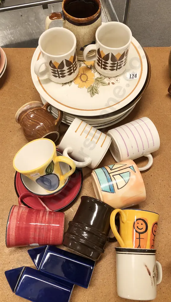Qty of Mixed NZ Crockery Image 1++