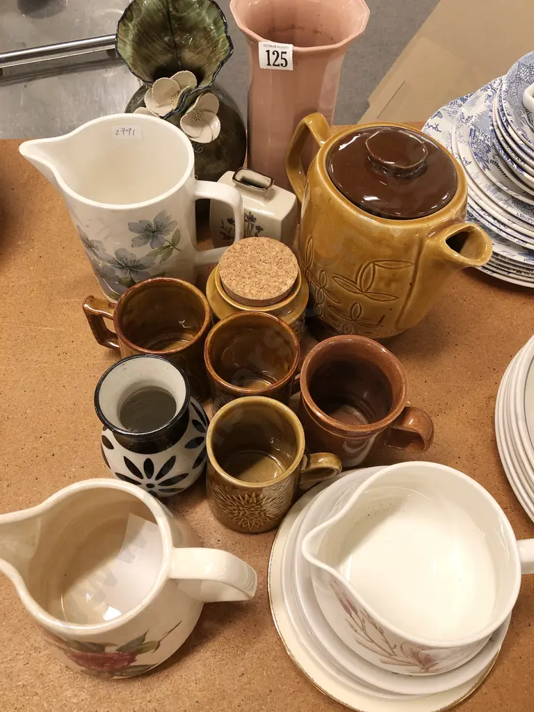 Qty of Mixed NZ Crockery Image 1++
