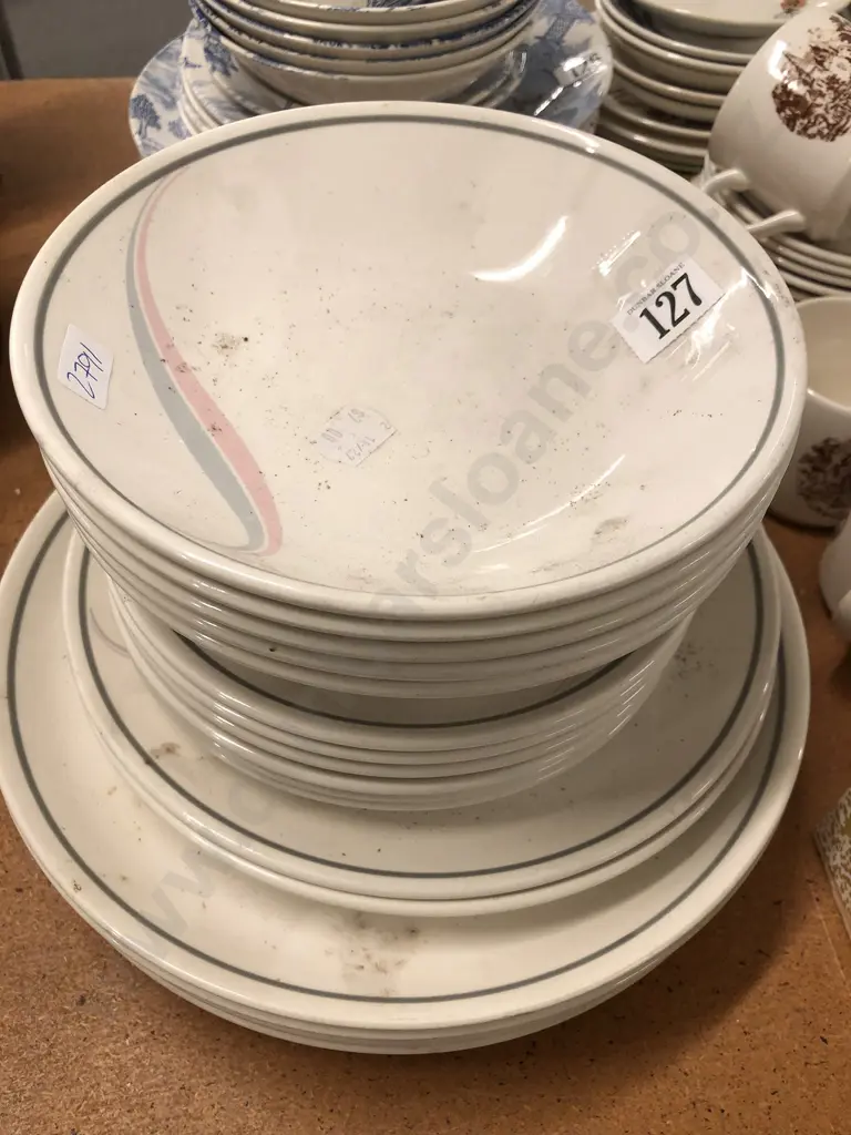Qty of Crown Lynn Dinnerware Image 1++