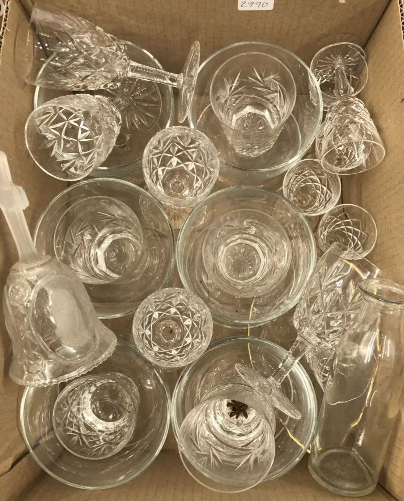 Box of Mixed Glassware Image 1++