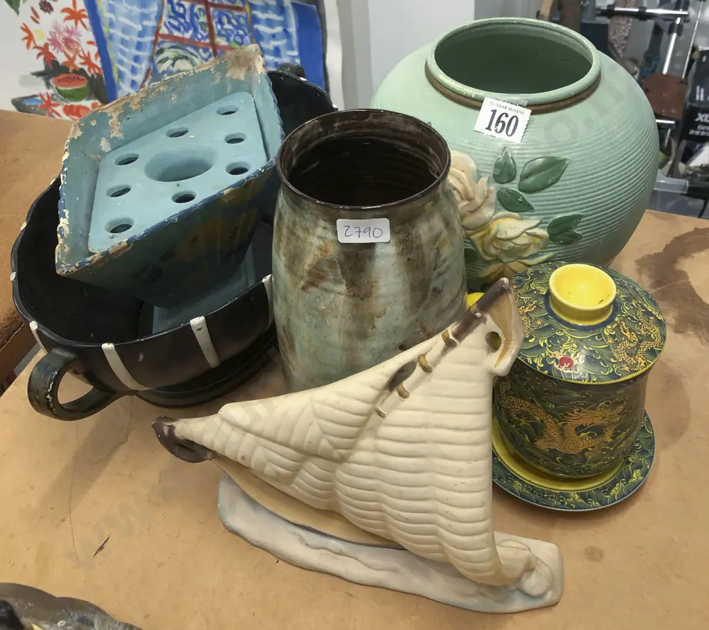 Small Group of Retro Ceramics Image 1++