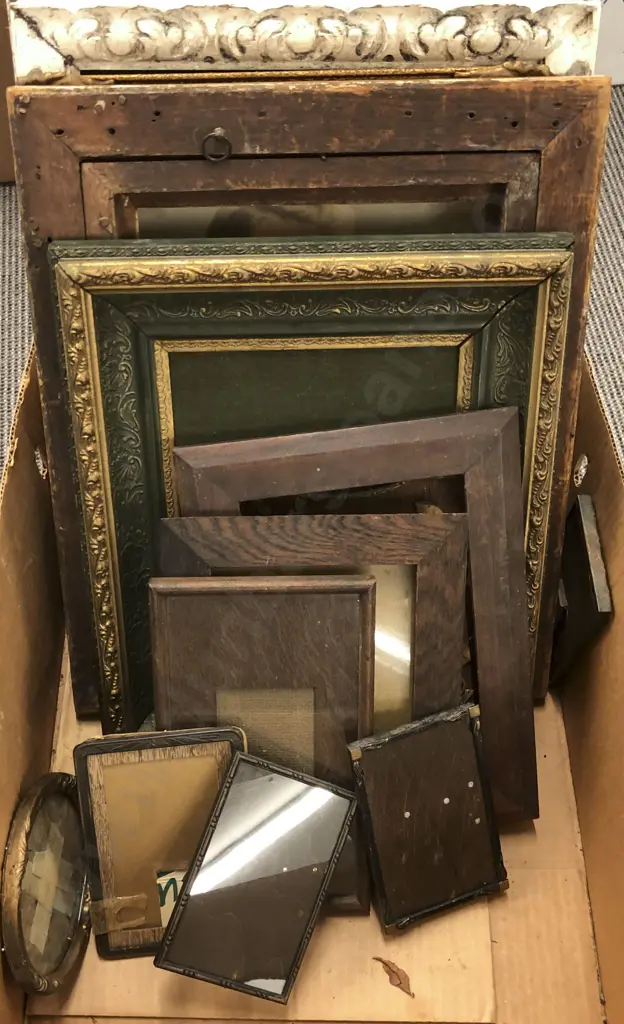 Box of Picture Frames Image 1++