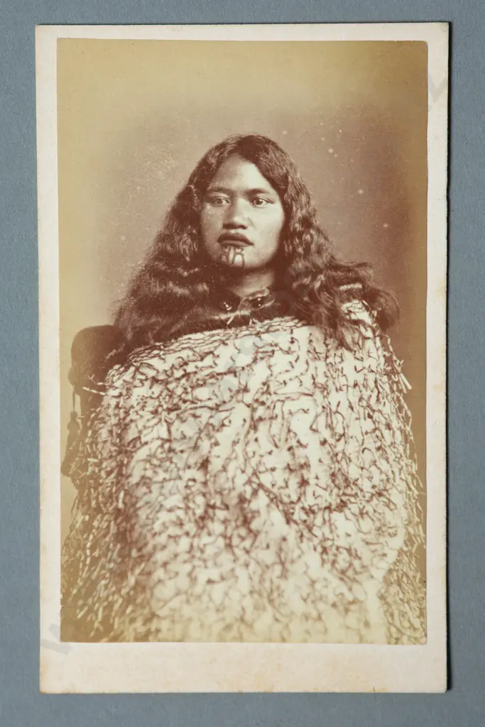 Samuel Carnell (Napier)  Portrait of a Maori woman in a korowai Carte de visite albumen print Image 1++