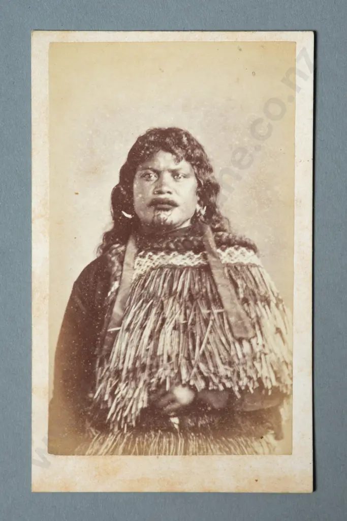 Samuel Carnell (Napier)  Portrait of a Maori woman  Carte de visite albumen print Image 1++