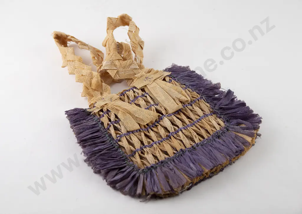 Kete Houhere (Lacebark Bag) Image 1++