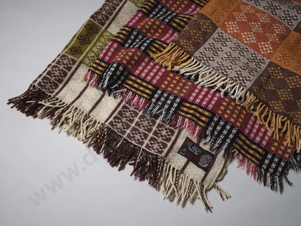 Manatunga wool travel rug Image 1++