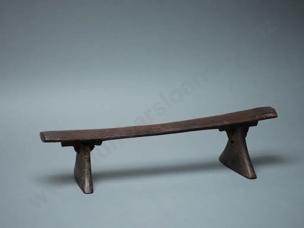 Fijian Neck Rest Image 1++