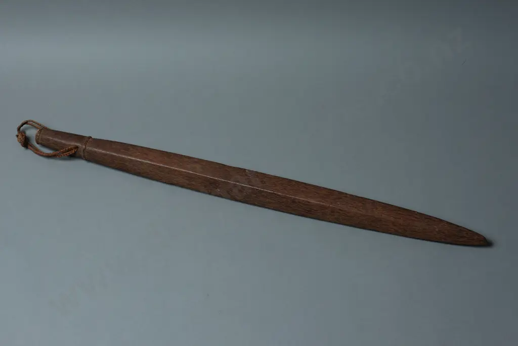 Gilbert and Ellis Island Coconut Wood Club Image 1++