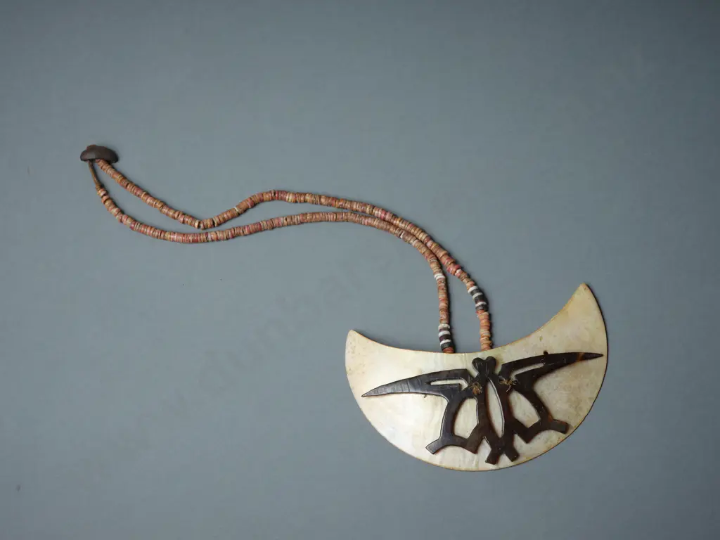 Solomon Island Golden Lipped Pearl Shell Pendant Image 1++