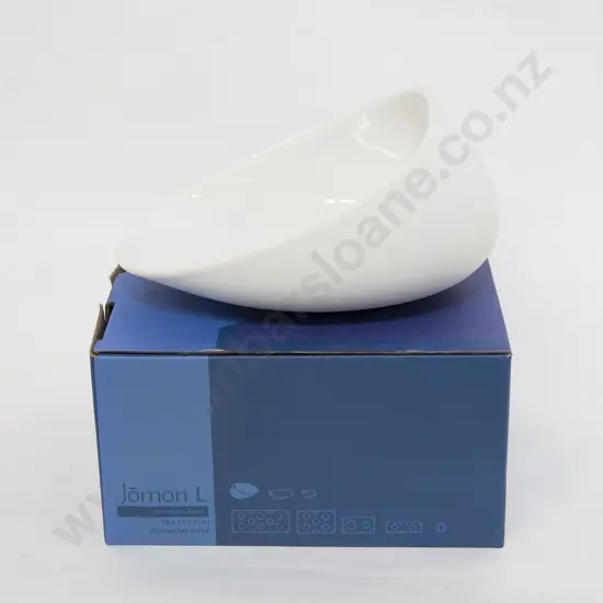 Jomon Large White Dish by Ana Roquero