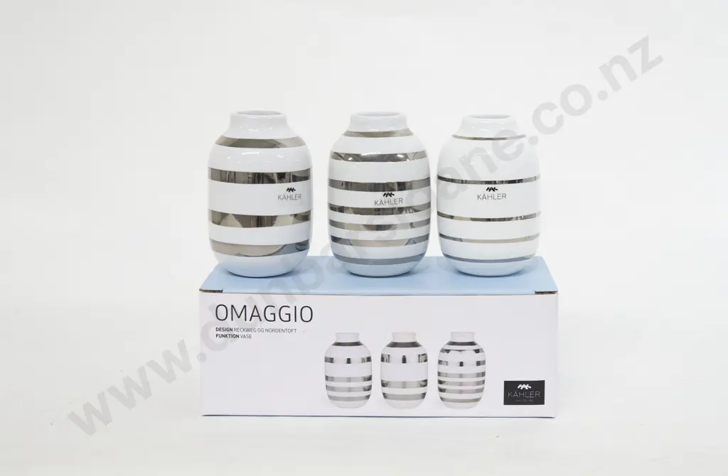 Kahler "Omaggio" Set of Three Mini Vases Image 1++