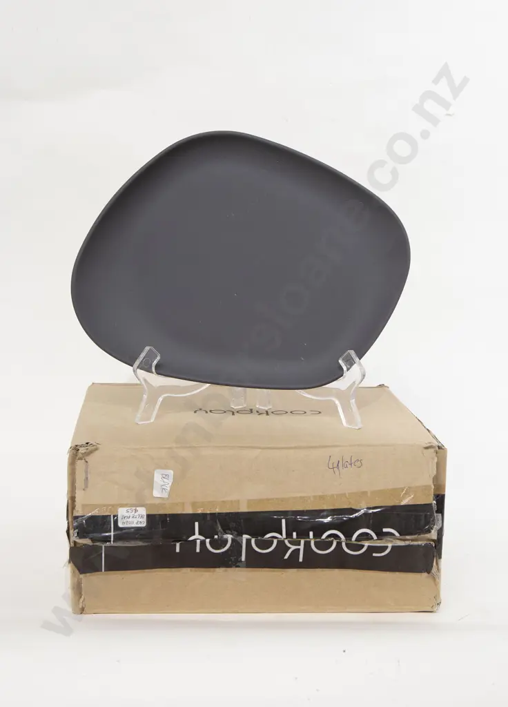 Four Yayoi Beltz Flat Dishes Charcoal Image 1++
