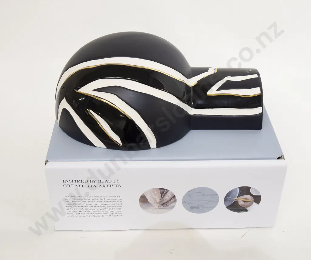 Kahler "Fiora" Black Wall Vase Image 1++