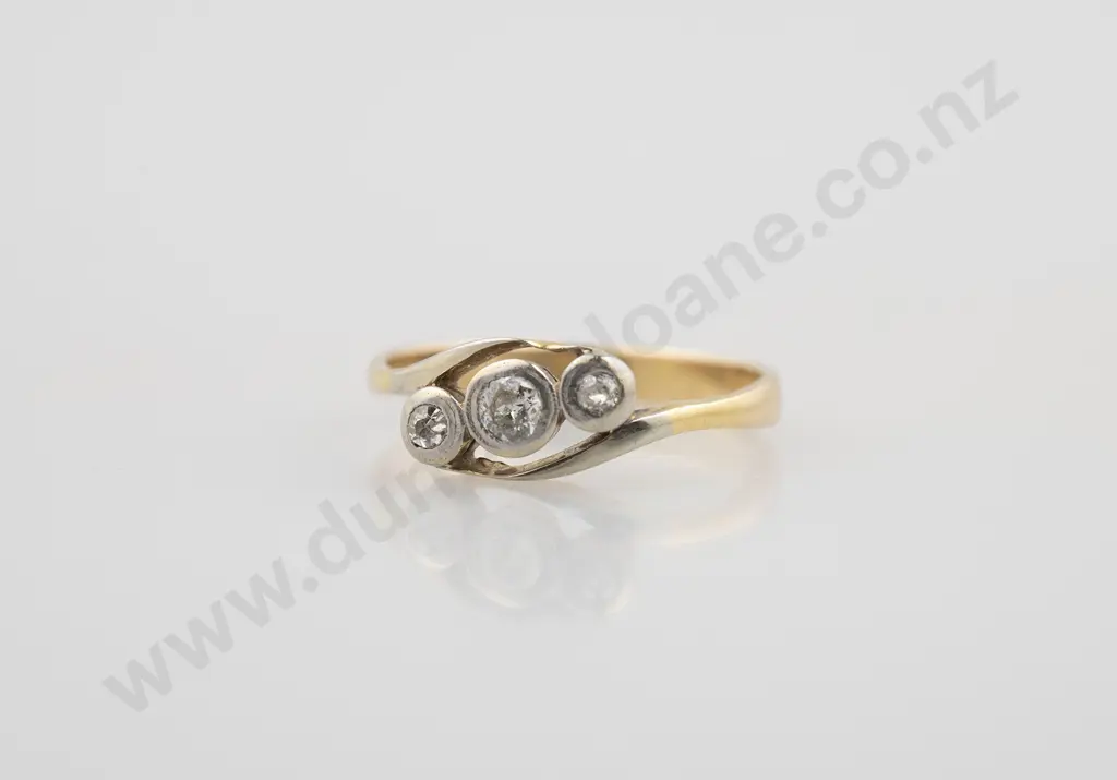 18ct Three Stone Diamond Ring Image 1++