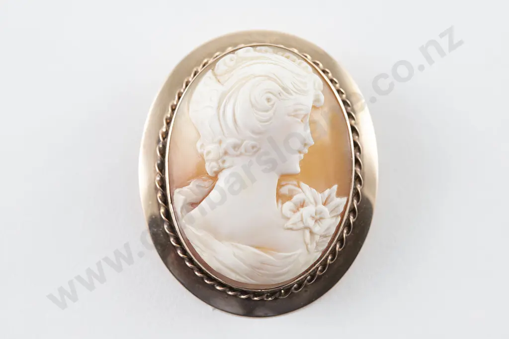 9ct Large Portrait Cameo Brooch Image 1++