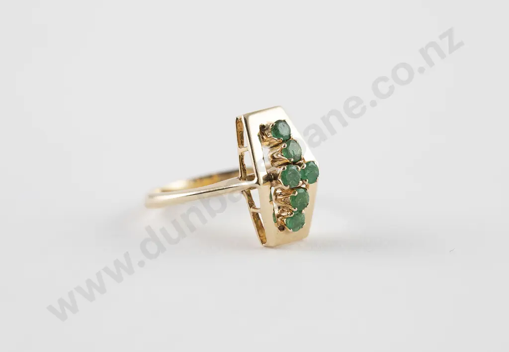 14ct Six Stone Emerald Ring Image 1++