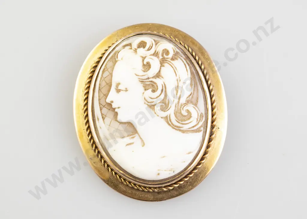 Early C20th NZ 9ct Framed Portrait Cameo Brooch Image 1++