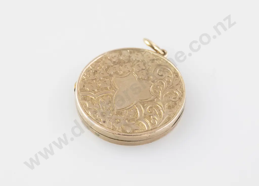 9ct Engraved Circular Photo Locket Image 1++