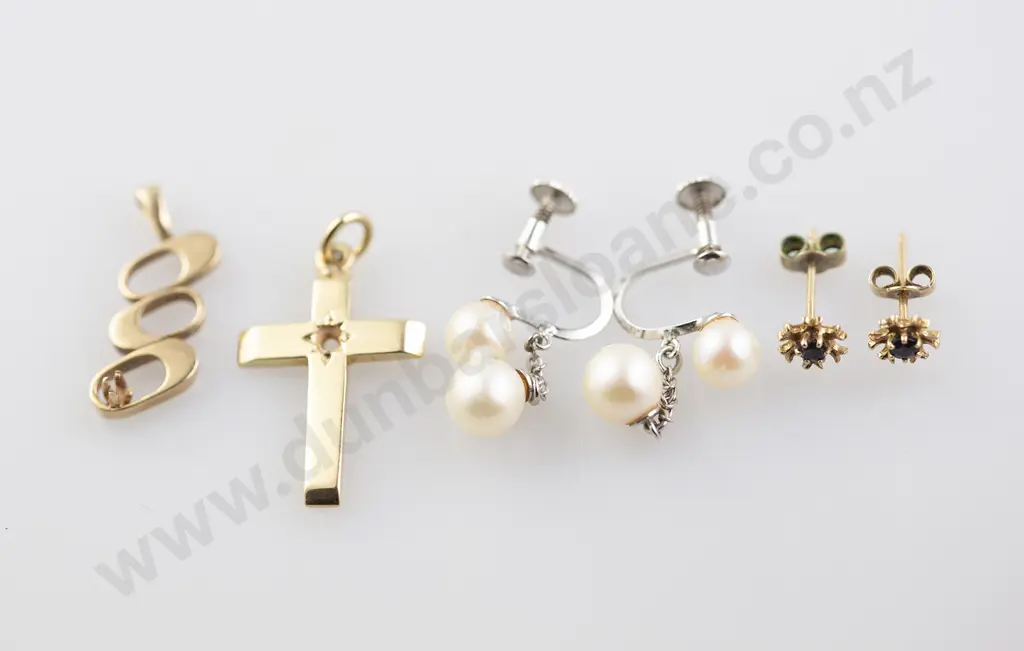 Pair Cultured Pearl Pendant Earrings Image 1++