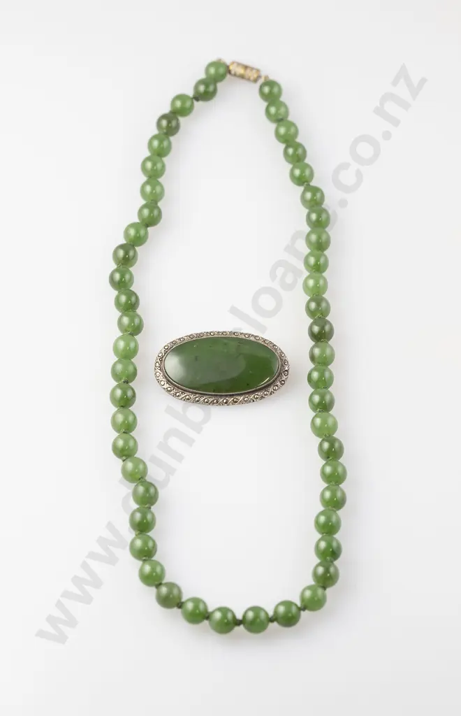 Single Strand Uniform Greenstone Bead Necklace Image 1++