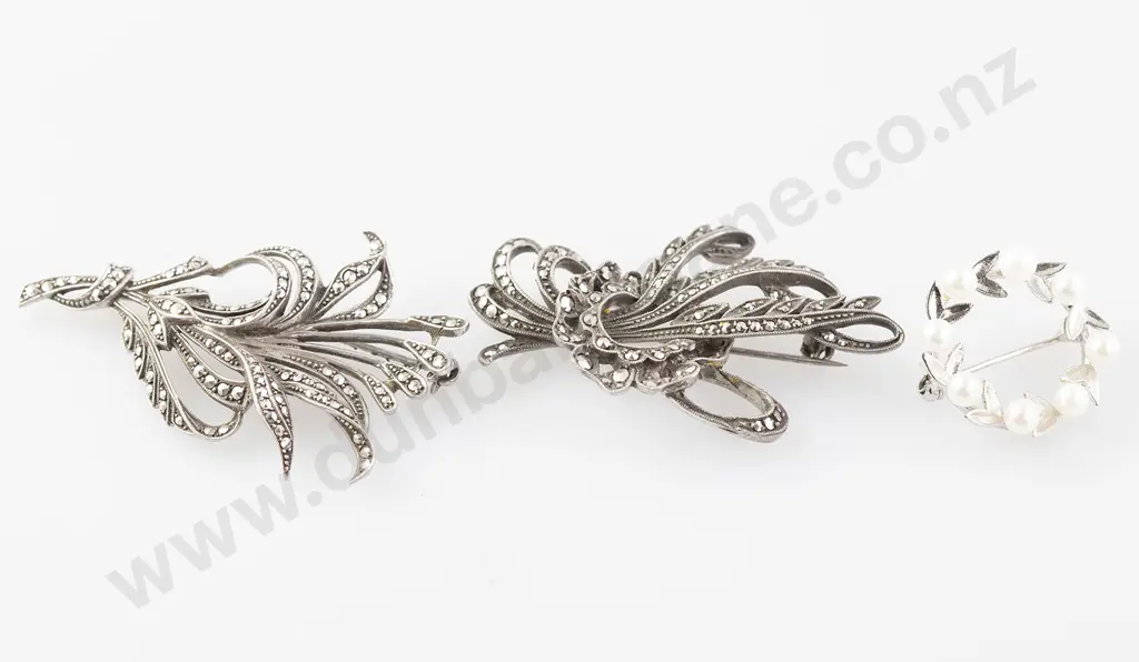S/S Cultured Pearl Circlet Brooch Image 1++