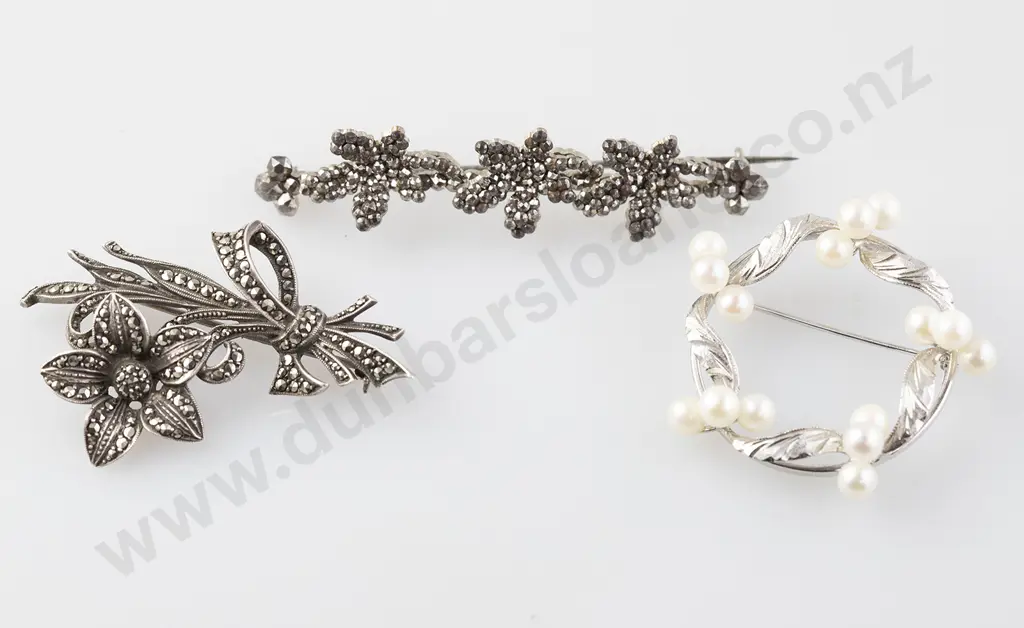 S/S Cultured Pearl Circlet Brooch Image 1++
