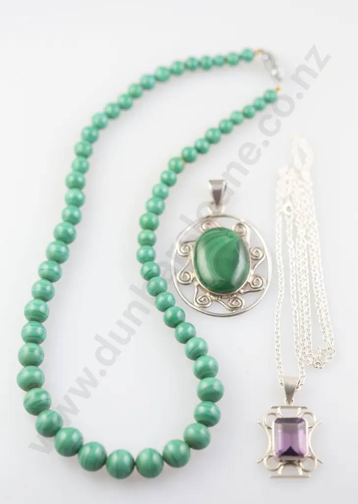 Malachite Graduated Bead Necklace Image 1++