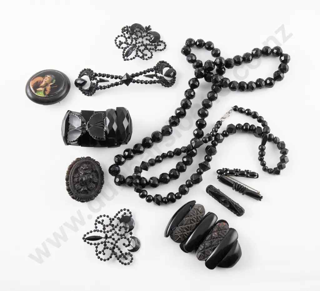 Collection Victorian Jet and French Jet Jewellery Image 1++