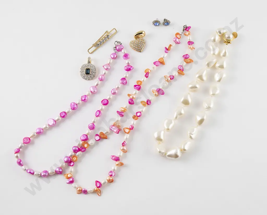 Susan Pender (Aust) Imitation Dress Pearl Necklace Image 1++