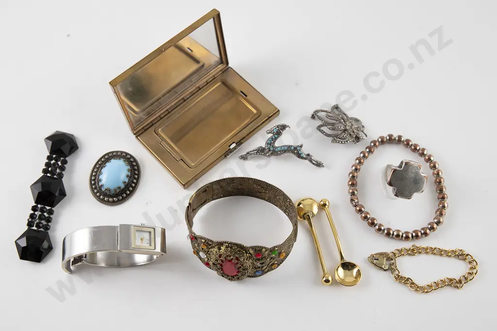 Small Selection Vintage Costume Jewellery Image 1++