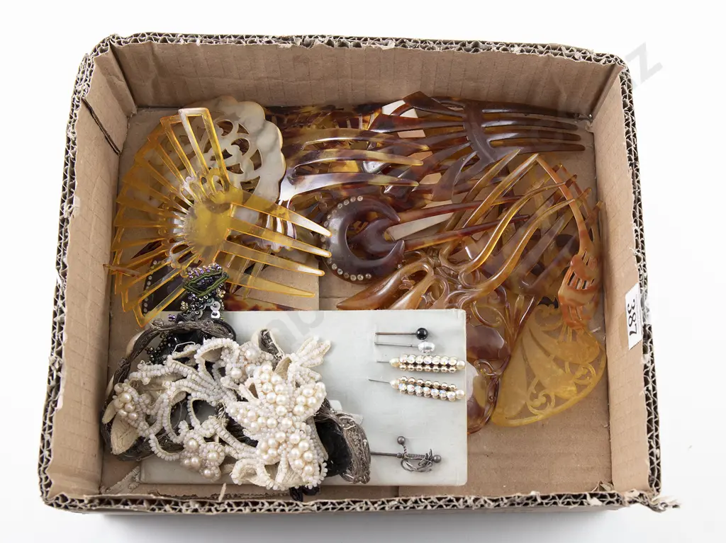 Qty Vintage Imitation Tortoise Shell Hair Combs Image 1++