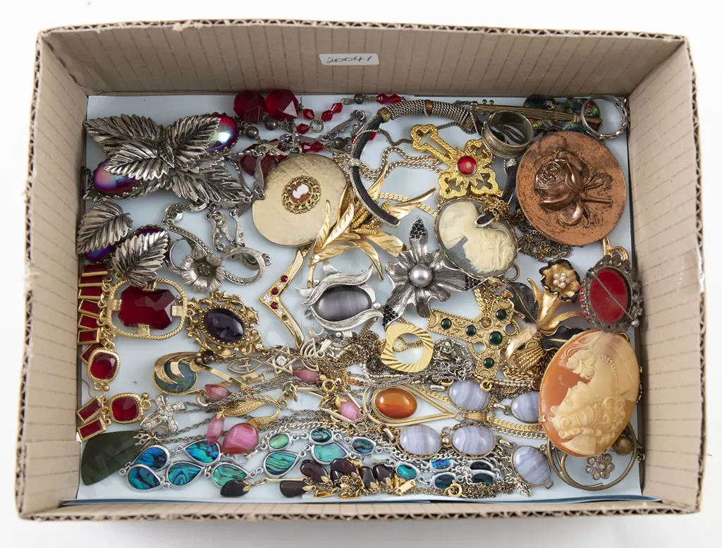 Collection Vintage Costume Jewellery Image 1++
