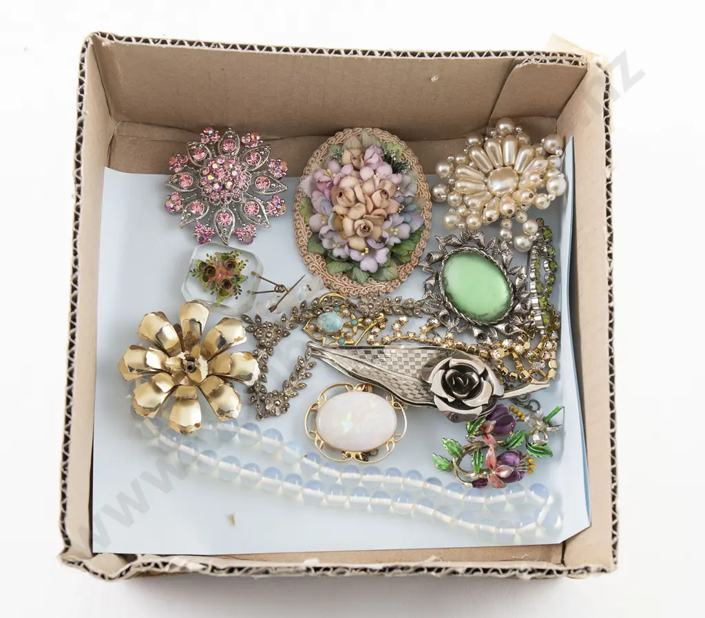 Collection Vintage Costume Jewellery Image 1++
