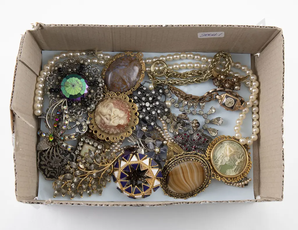 Collection Vintage Costume Jewellery Image 1++