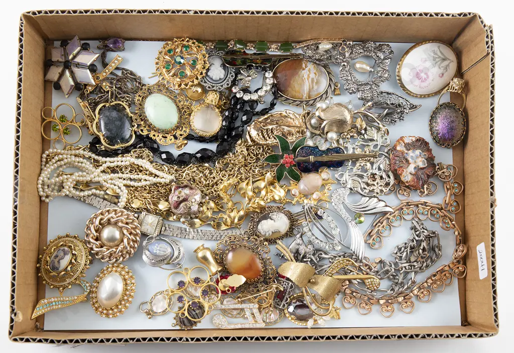 Collection Vintage Costume Jewellery Image 1++