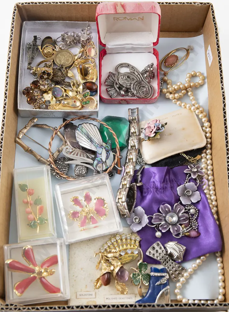 Collection Vintage Costume Jewellery Image 1++