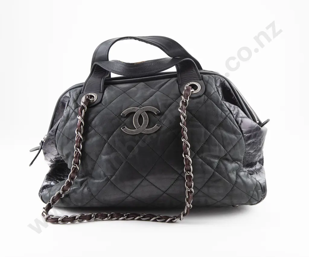 Vintage Chanel Quilted Iridescent Leather Shoulder Bag Image 1++