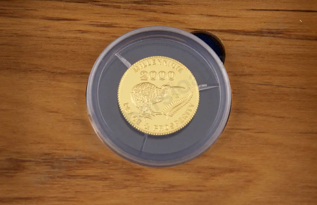 Millennium 2000 Gold Kiwi Image 1++