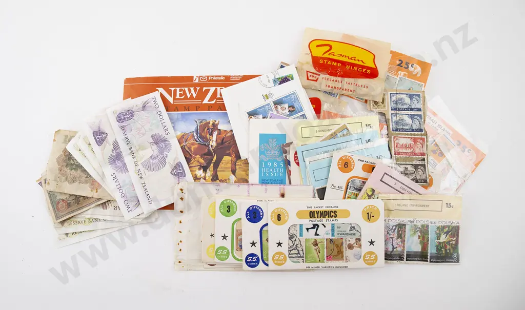 Qty NZ and World Bank Notes Image 1++